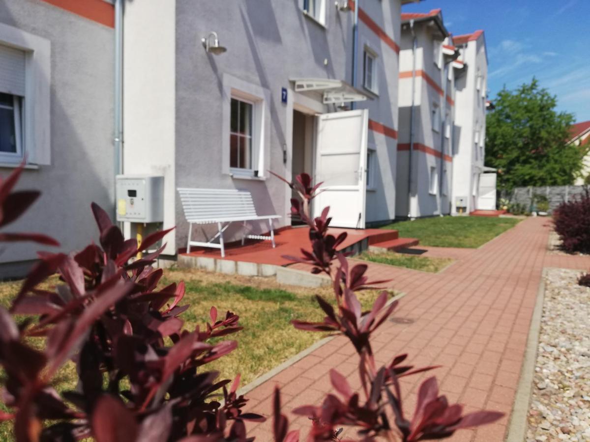 Ferienwohnung Apartament Przy Parku Kórnik Exterior foto